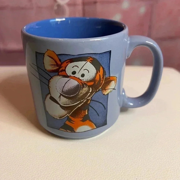 Disney Tigger coffee cup - Picture 1 of 5